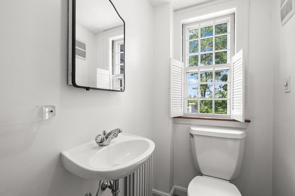 26 Sherwood Road Melrose, MA 02176 - Photo 16 of 42 Gallery Image 16