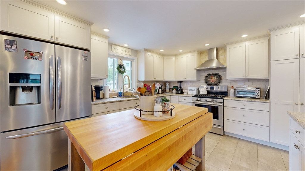 3 Fencourt Road Canton, MA 02021 - Photo 10 of 40