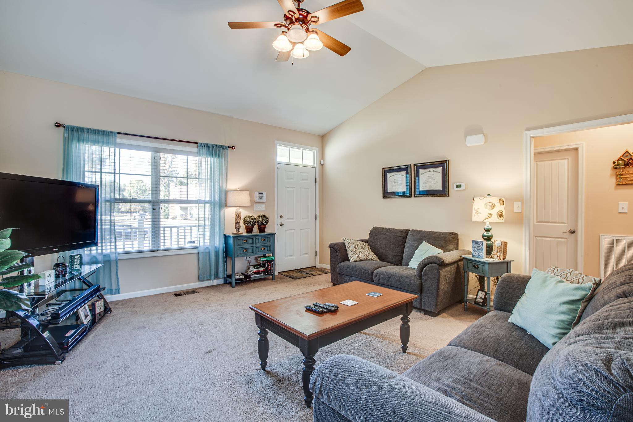 152 Randall Road Colonial Beach, VA 22443 - Photo 10 of 36 Family room