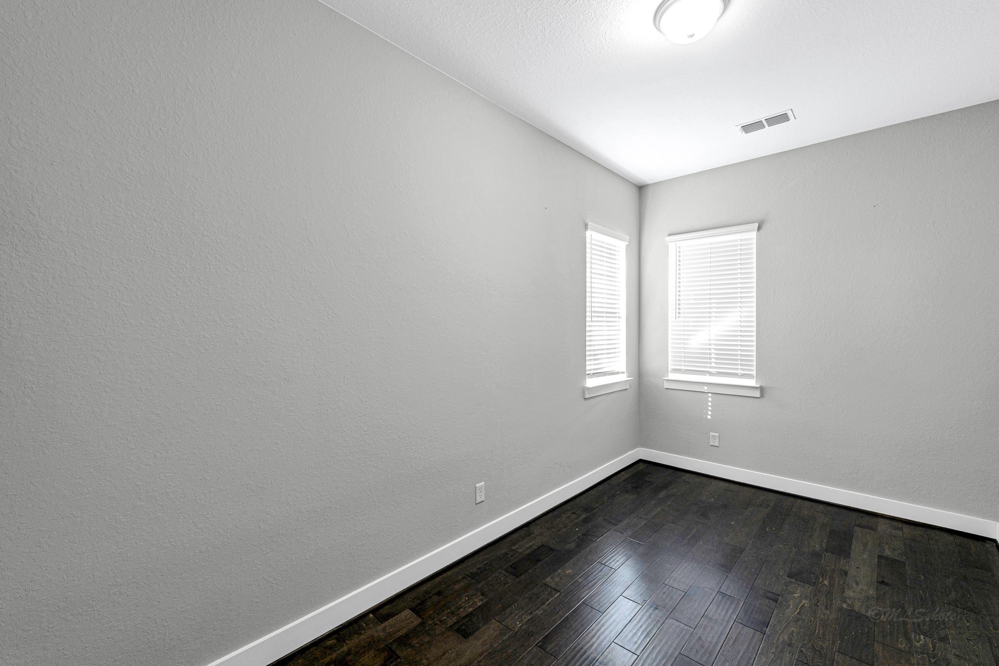 12562 Holly Blue Lane Houston, TX 77077 - Photo 22 of 39 A study room on the 1st floor