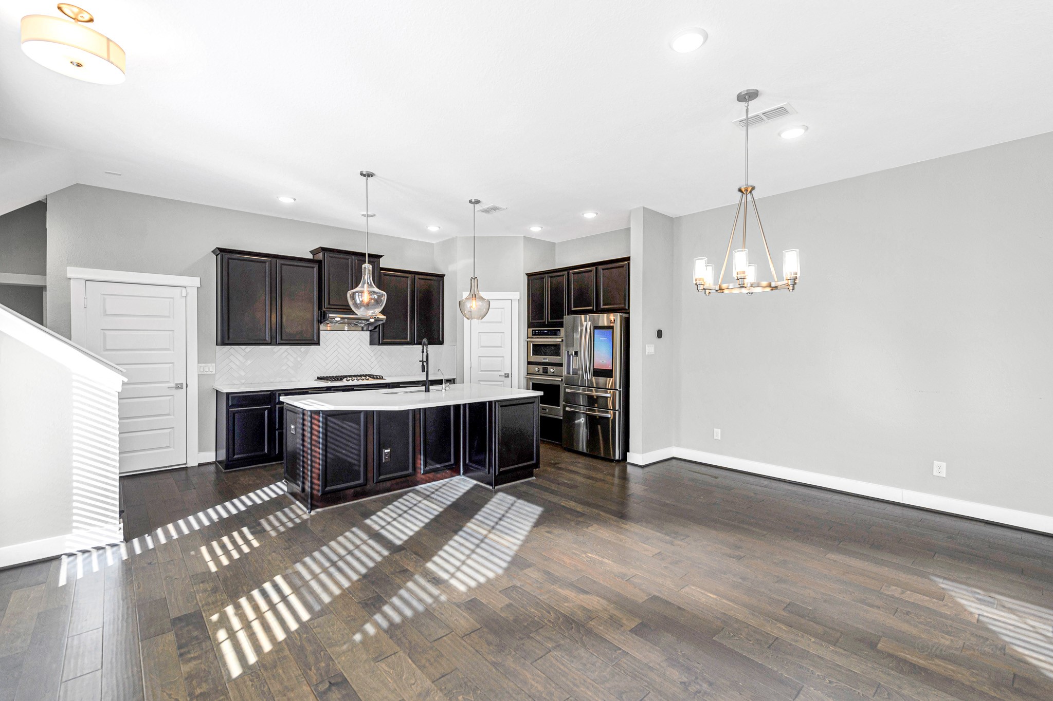 12562 Holly Blue Lane Houston, TX 77077 - Photo 10 of 39 Spacious 1st floor with open concept