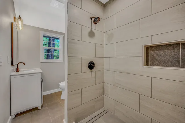 a view of a yard with plants