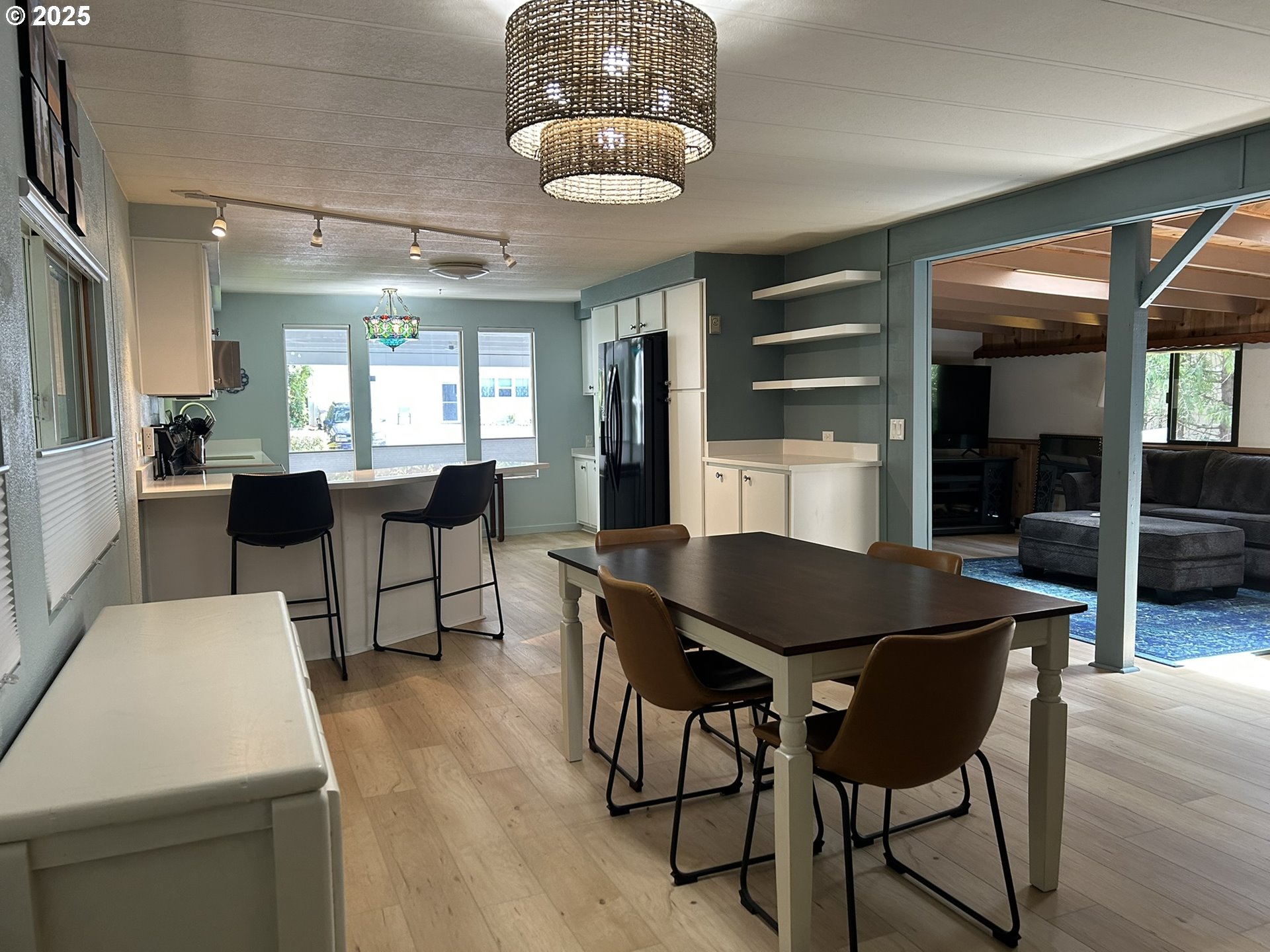 1600 Rhododendron Drive, Unit 112 Florence, OR 97439 - Photo 17 of 44 Dining Room
