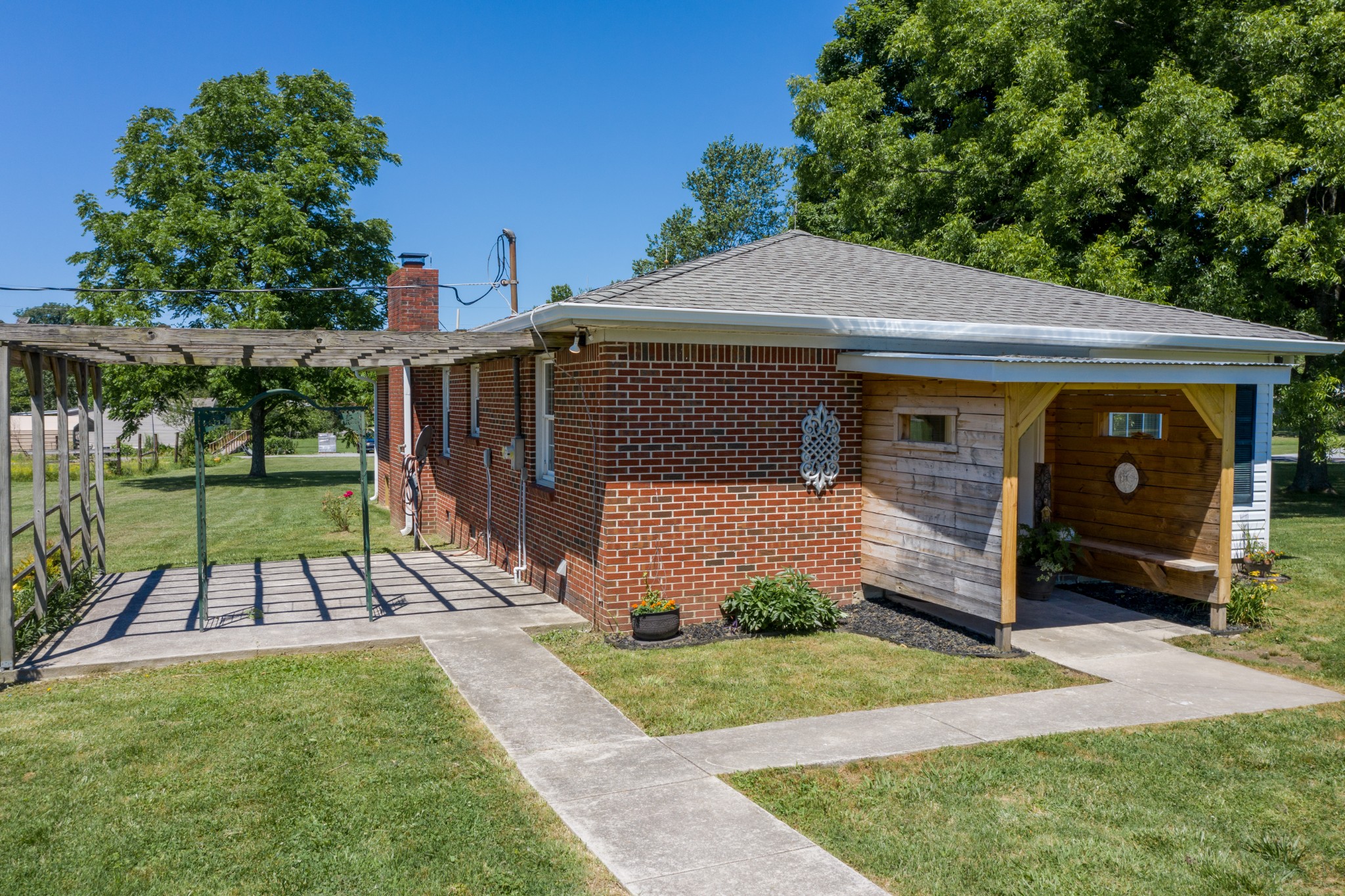 1441 Pleasant View Road Woodbury, TN 37190 - Photo 10 of 32 a front view of a house with a yard