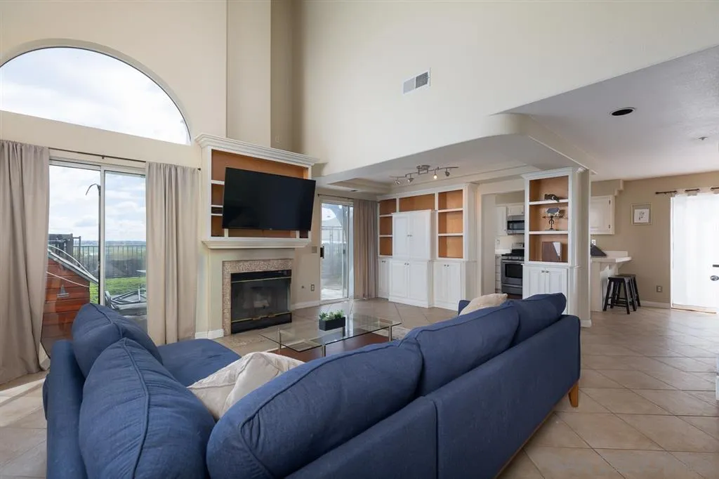 9727 Avenida Colino Spring Valley, CA 91977 - Photo 6 of 24 Gallery Image 6