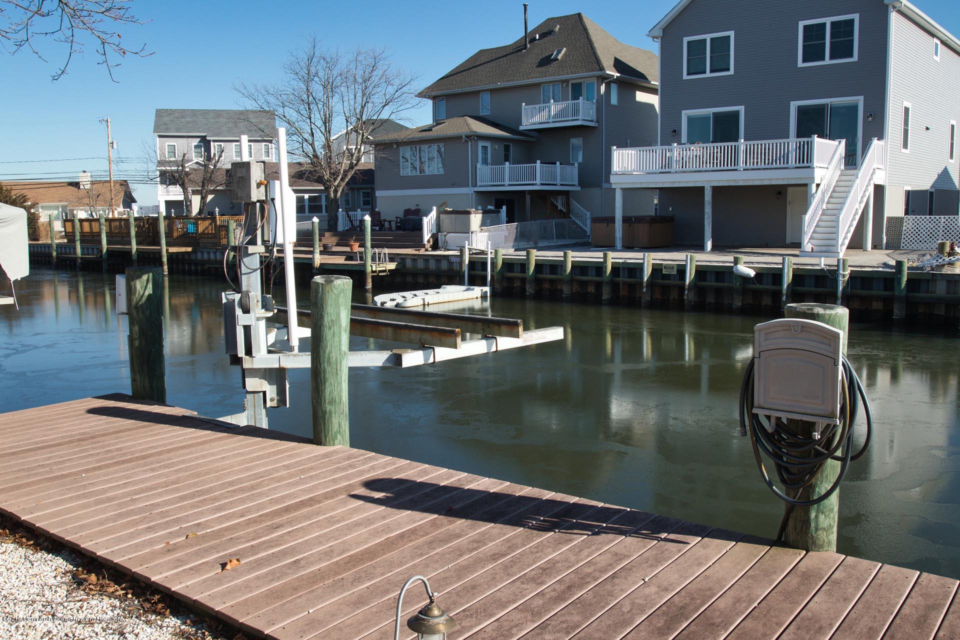 37 Neptune Road Toms River, NJ 08753 - Photo 9 of 40 09