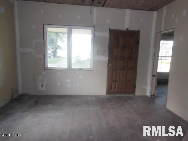 306 Fair Flora, IL 62839 - Photo 5 of 27 Gallery Image 5
