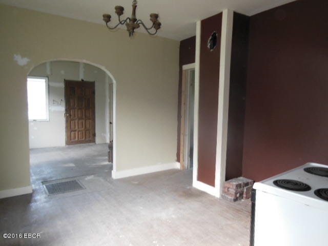 306 Fair Flora, IL 62839 - Photo 6 of 27 Gallery Image 6