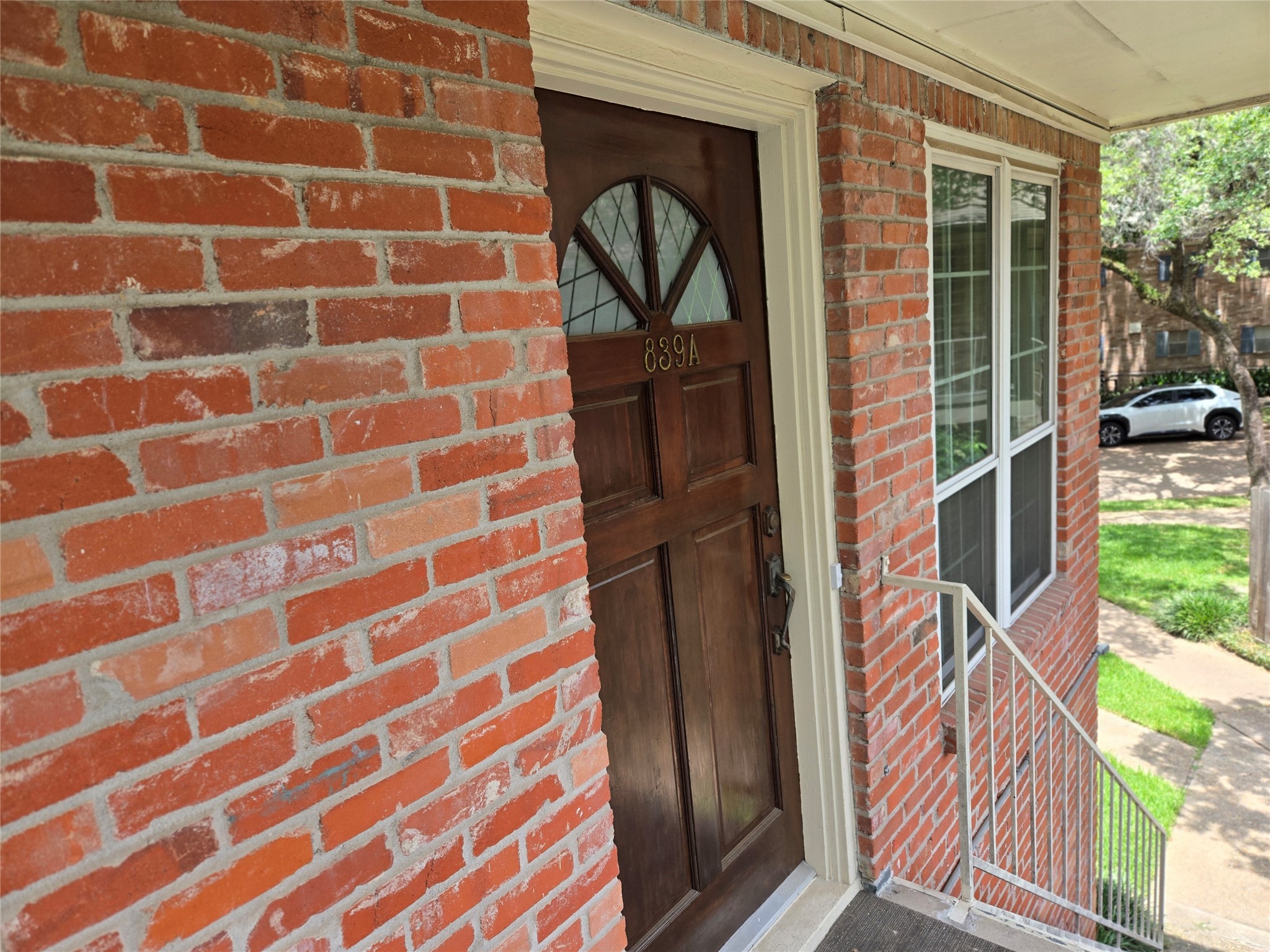 839 Wax Myrtle Lane, Unit A Houston, TX 77079 - Photo 2 of 32