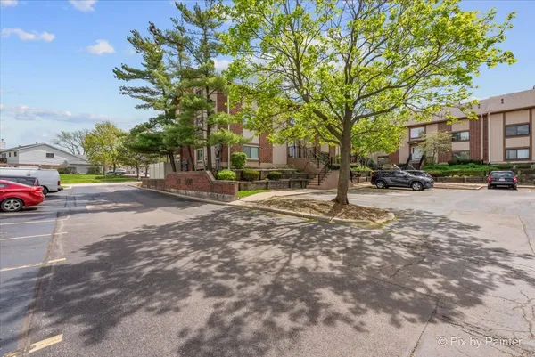 $189,900 | 399 Wilmington Drive, Unit 103C, Bartlett, IL 60103