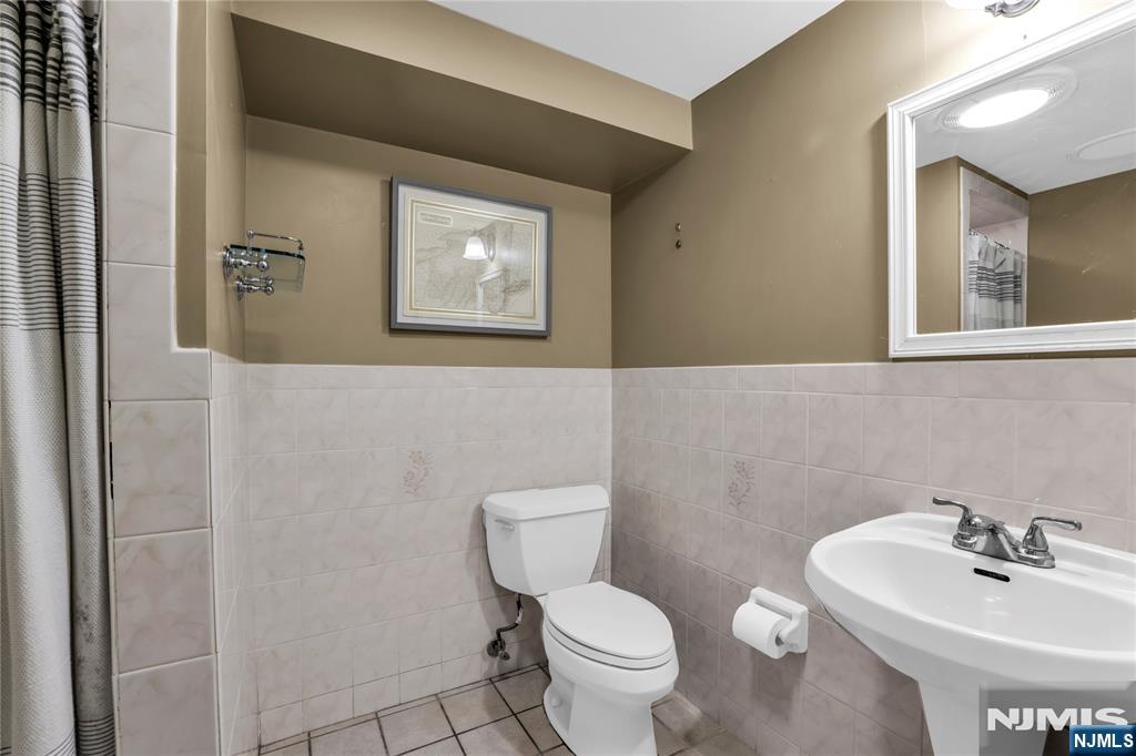 114 Lopez Road Cedar Grove, NJ 07009 - Photo 31 of 44 Gallery Image 31