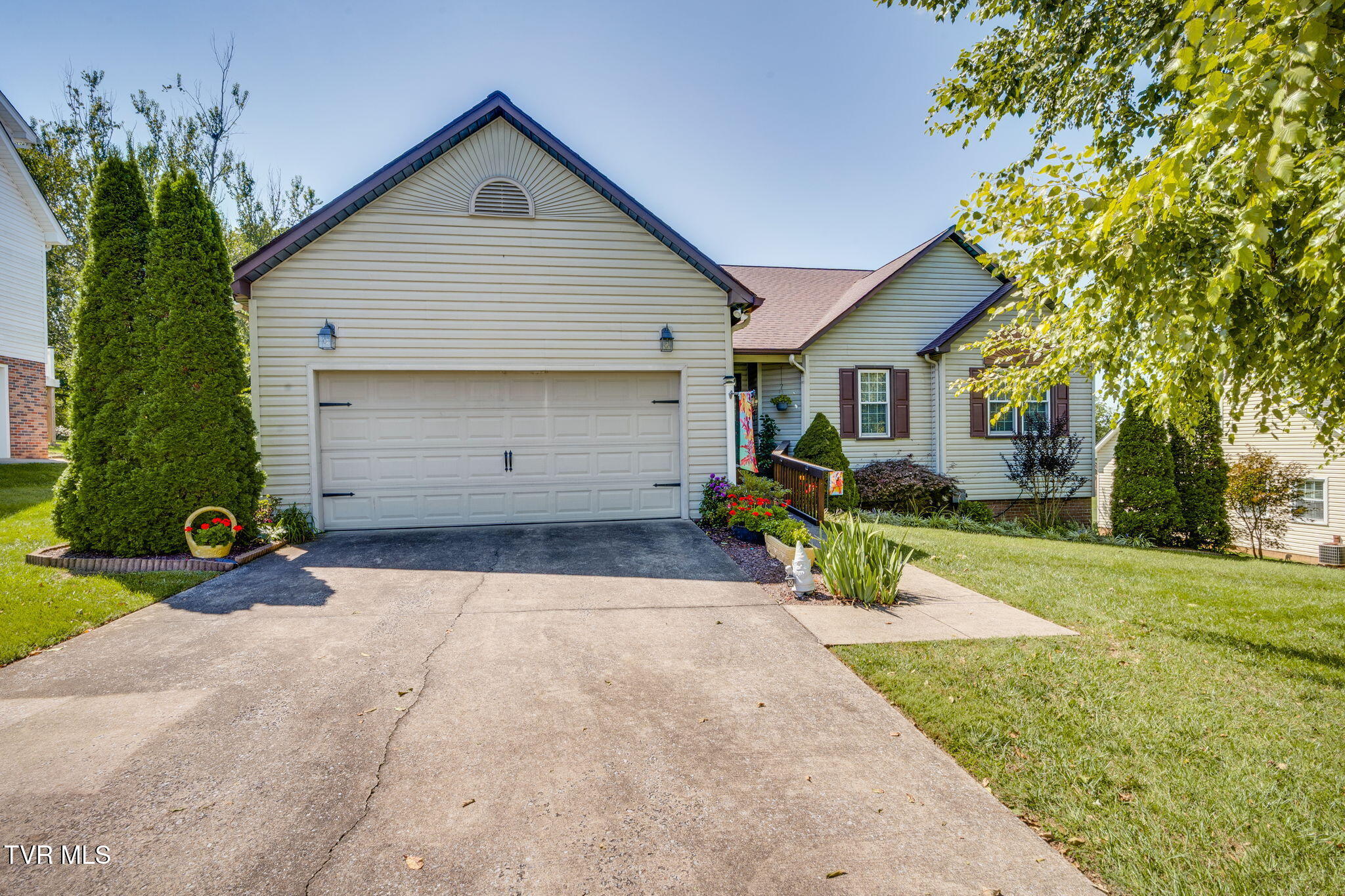 4107 Glaze Road Johnson City, TN 37601 - Photo 2 of 47 001