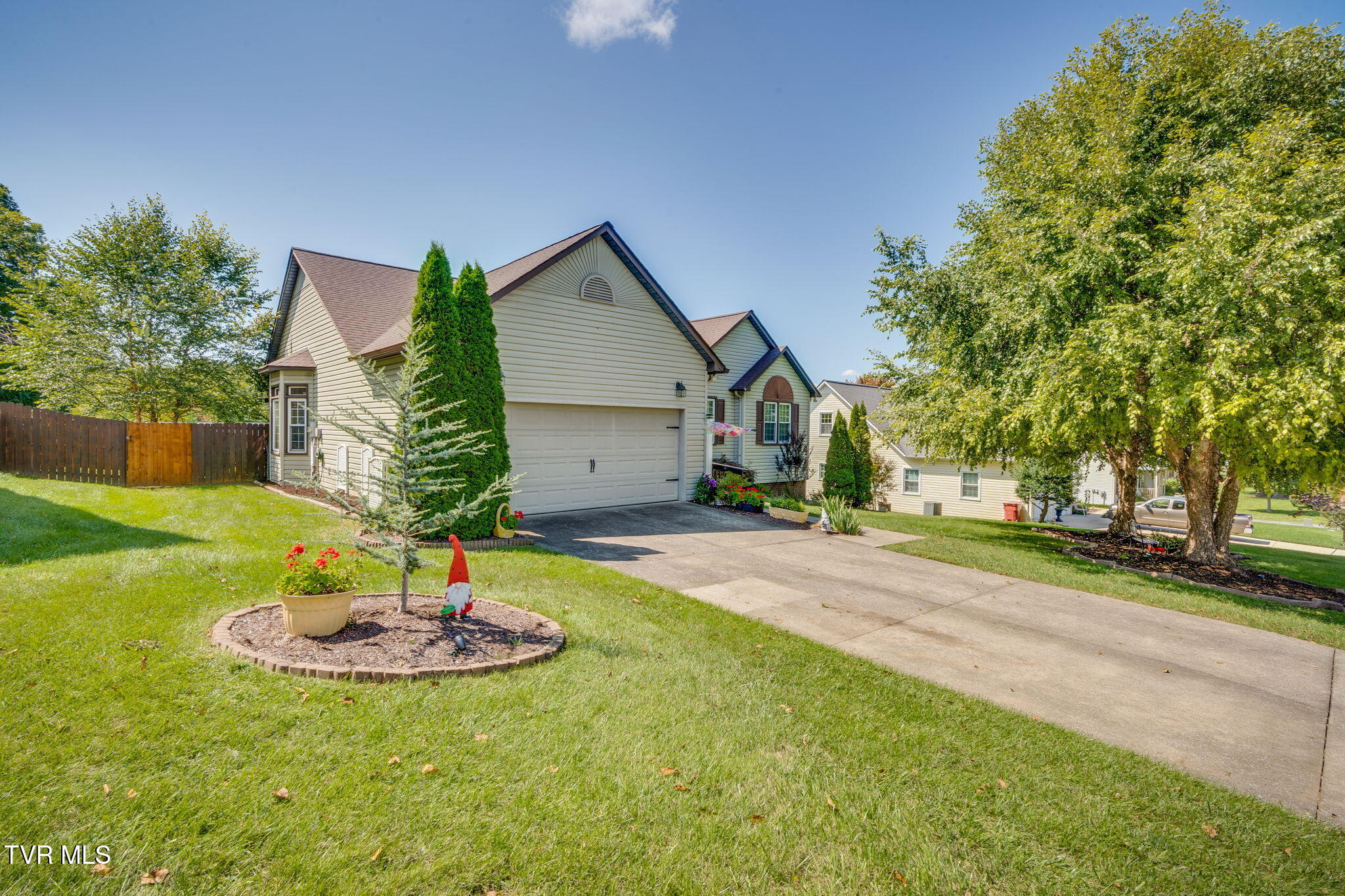 4107 Glaze Road Johnson City, TN 37601 - Photo 3 of 47 002