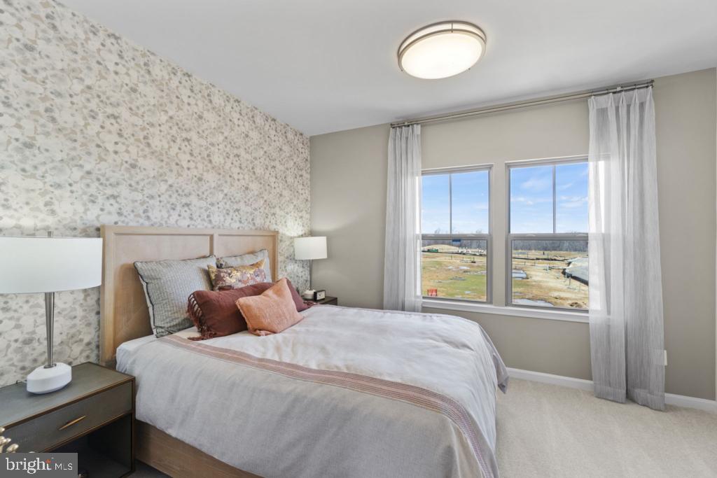 12535 Terrabrooke Avenue Brandywine, MD 20613 - Photo 19 of 32 a bedroom with a large bed and a large window