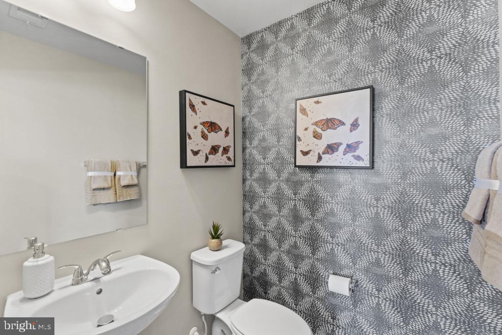 12535 Terrabrooke Avenue Brandywine, MD 20613 - Photo 6 of 32 a bathroom with a toilet a sink and a mirror