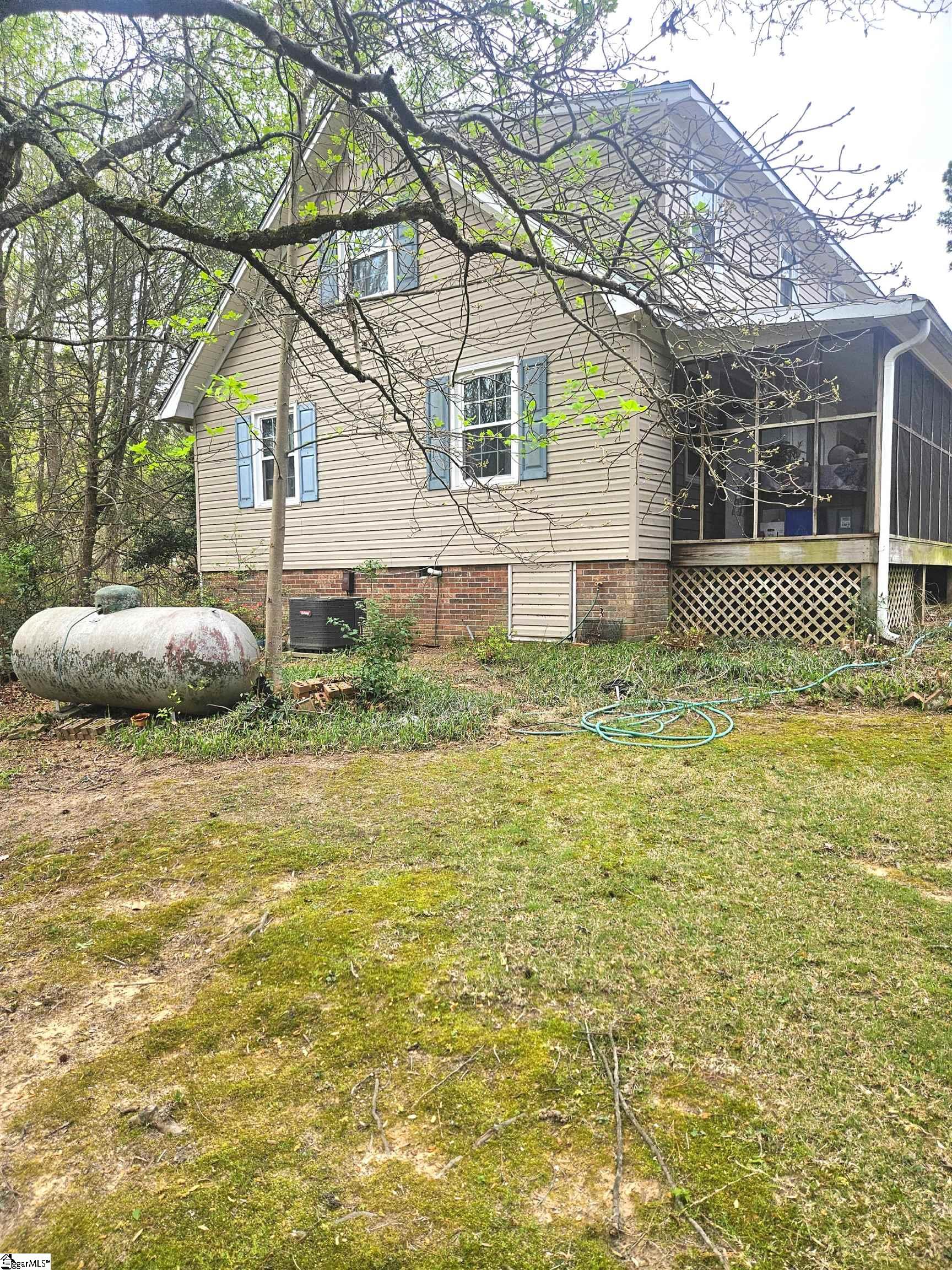 213 Anthony Road Pickens, SC 29671 - Photo 4 of 33