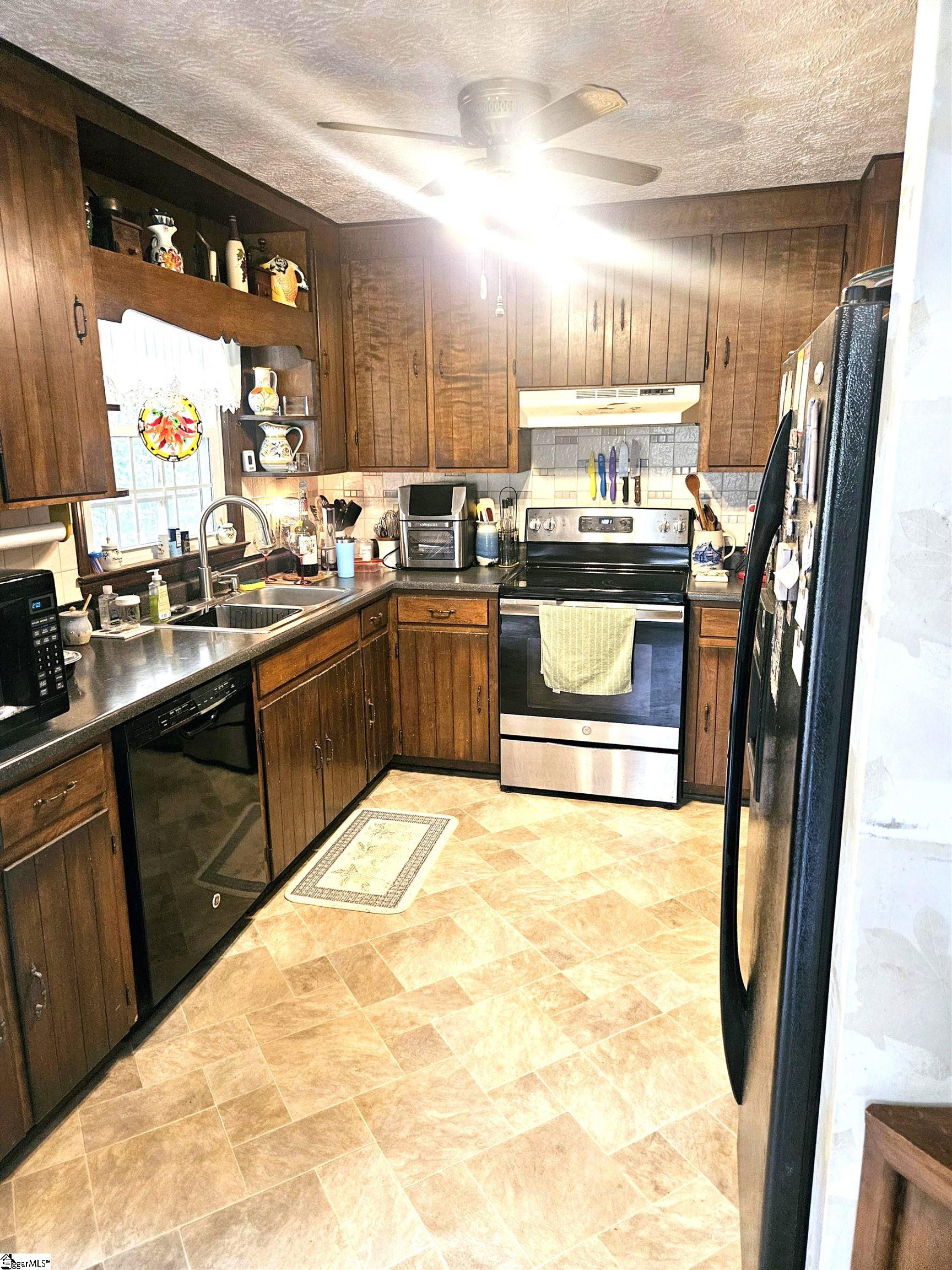 213 Anthony Road Pickens, SC 29671 - Photo 9 of 33