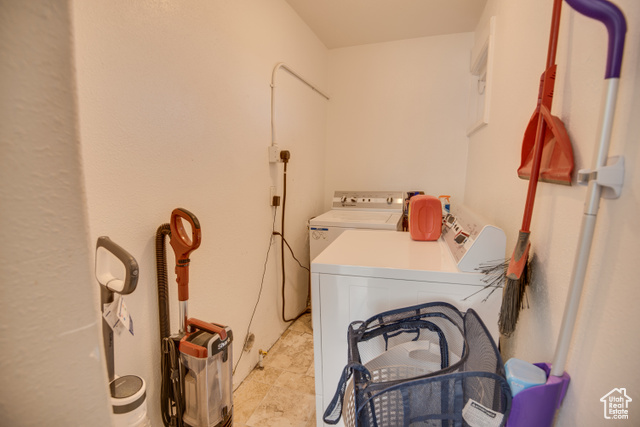 410 North Main Street Beaver, UT 84713 - Photo 16 of 31 Laundry area featuring independent washer and dryer