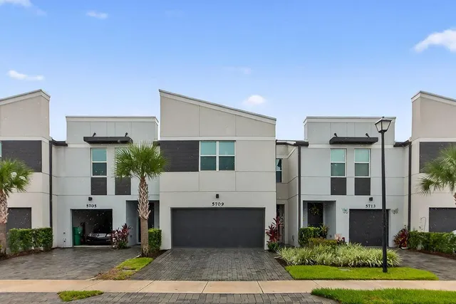 $465,000 | 5709 Mentmore Drive, West Palm Beach, FL 33407