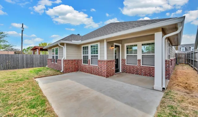 $359,900 | 412 Travis Drive, McGregor, TX 76657