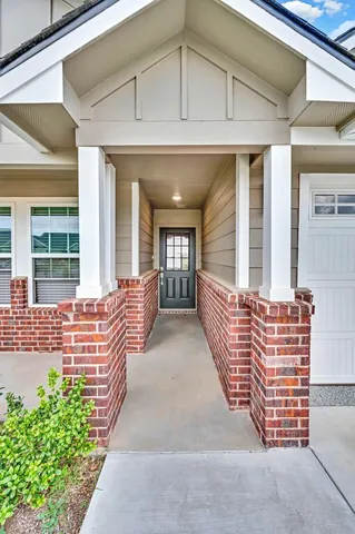 $359,900 | 412 Travis Drive, McGregor, TX 76657
