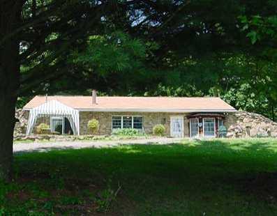 2044 Valley View Drive Apollo, PA 15613 - Photo 1 of 8 Gallery Image 1