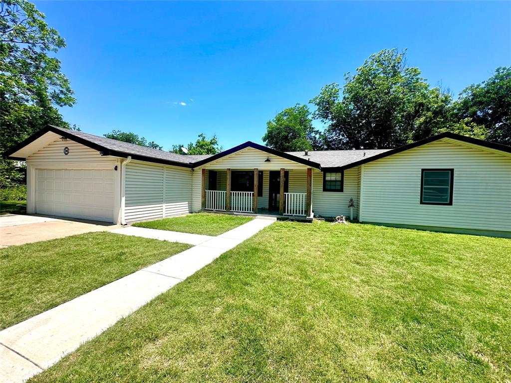 308 Sunset Drive Comanche, TX 76442 - Photo 10 of 12