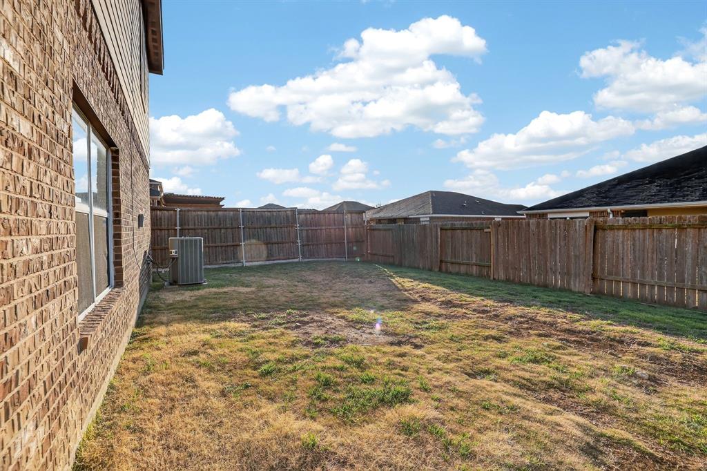 136 Eider Drive Sanger, TX 76266 - Photo 4 of 30