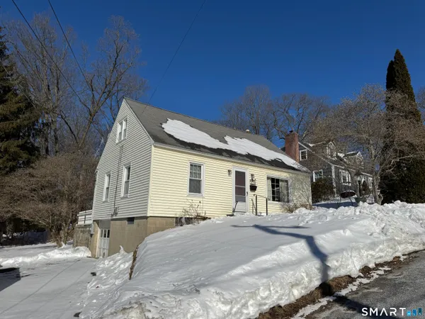 $274,900 | 9 Central Avenue, Winchester, CT 06098