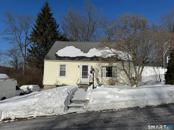 $274,900 | 9 Central Avenue, Winchester, CT 06098