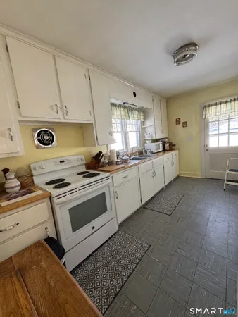 $274,900 | 9 Central Avenue, Winchester, CT 06098