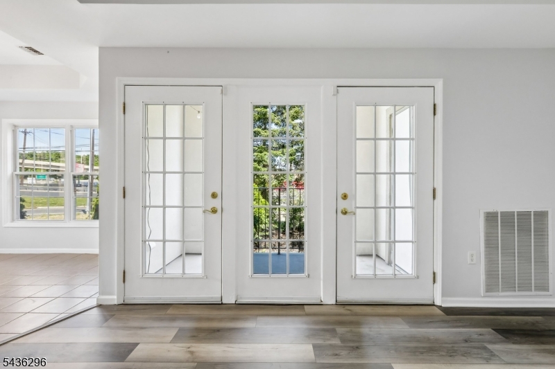 9104 Ravenscroft Road Clifton, NJ 07013 - Photo 19 of 50