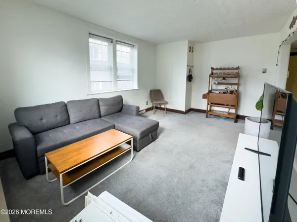 $2,100 | 19 Leroy Place, Unit 1E, Red Bank, NJ 07701