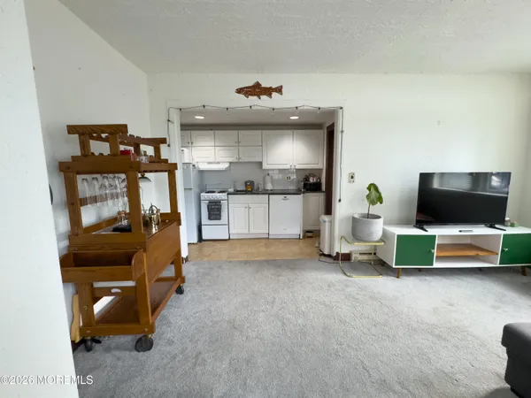 $2,100 | 19 Leroy Place, Unit 1E, Red Bank, NJ 07701
