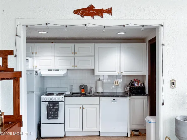 $2,100 | 19 Leroy Place, Unit 1E, Red Bank, NJ 07701