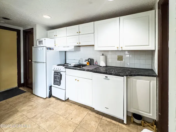 $2,100 | 19 Leroy Place, Unit 1E, Red Bank, NJ 07701