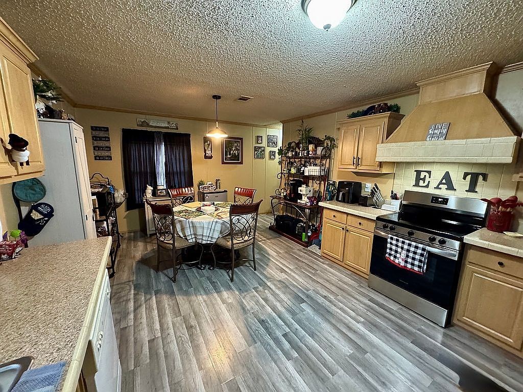 3351 East State Line Road Union City, TN 38261 - Photo 7 of 36 a living room with furniture and a wooden floor