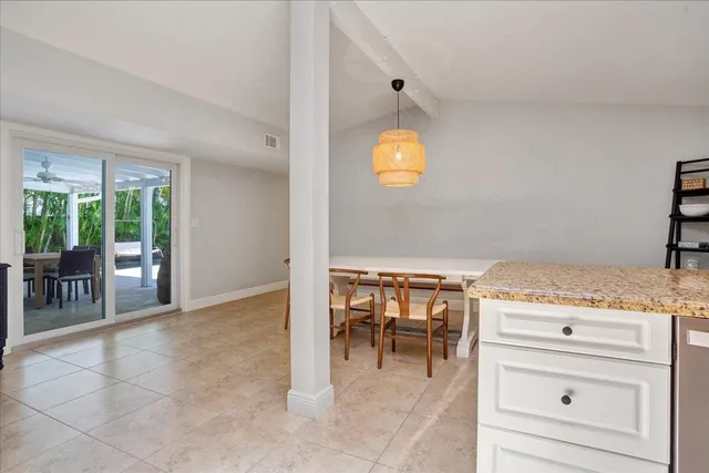 a view of livingroom with furniture