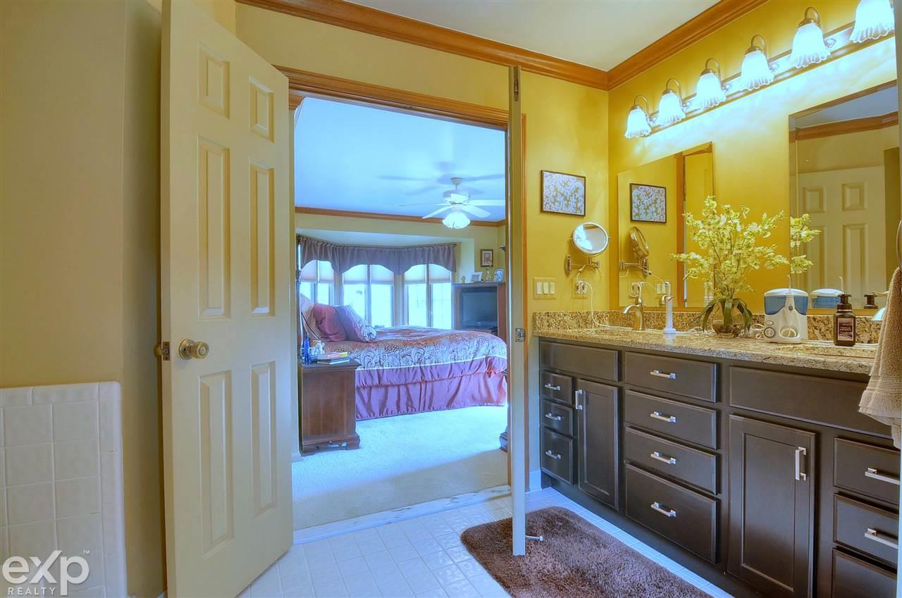 2057 Ridgefield Court Rochester Hills, MI 48306 - Photo 20 of 35