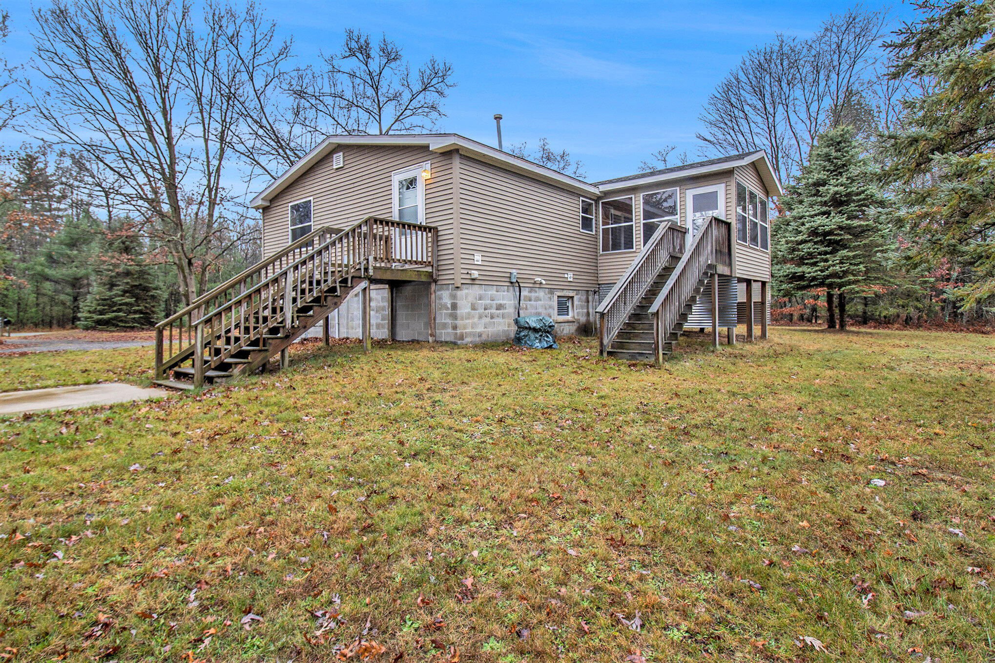 8924 East Kinney Road Branch, MI 49402 - Photo 16 of 22 015_5r6a1489_642