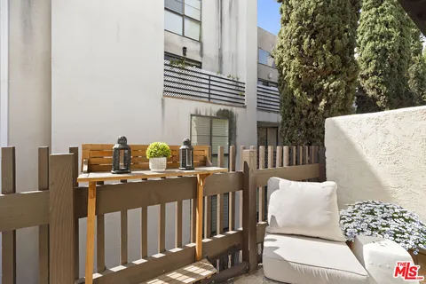 $709,000 | 11954 Goshen Avenue, Unit 205, Los Angeles, CA 90049
