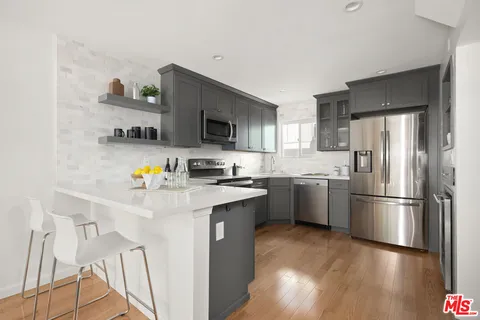 $709,000 | 11954 Goshen Avenue, Unit 205, Los Angeles, CA 90049