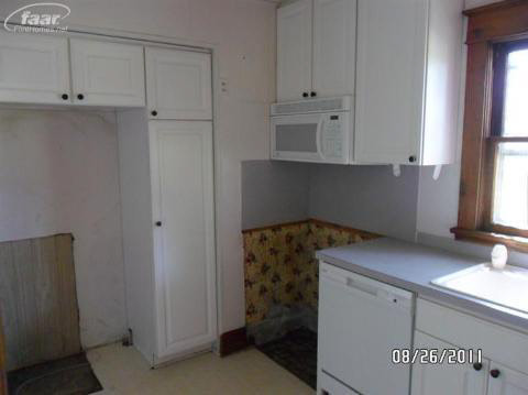 1133 South Morrish Road Flint, MI 48532 - Photo 5 of 10 20144590-4.JPG