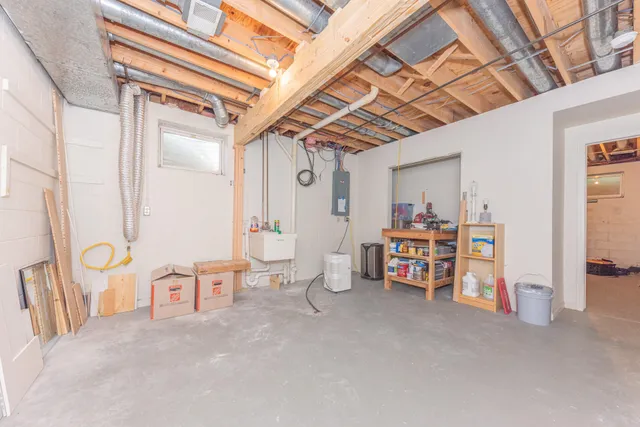 $480,000 | 577 Glendale Circle, Ann Arbor, MI 48103