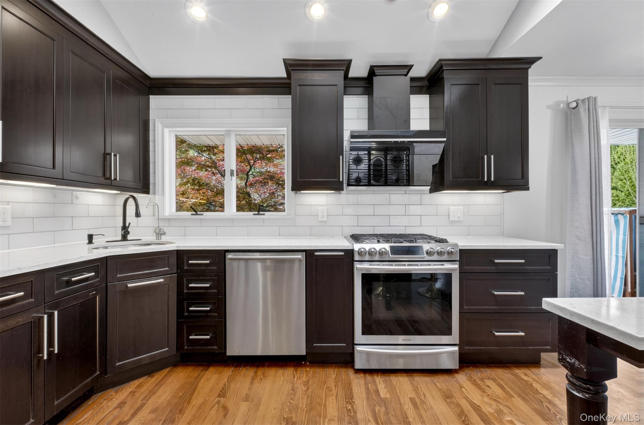 5 Joseph Court Syosset, NY 11791 - Photo 5 of 29