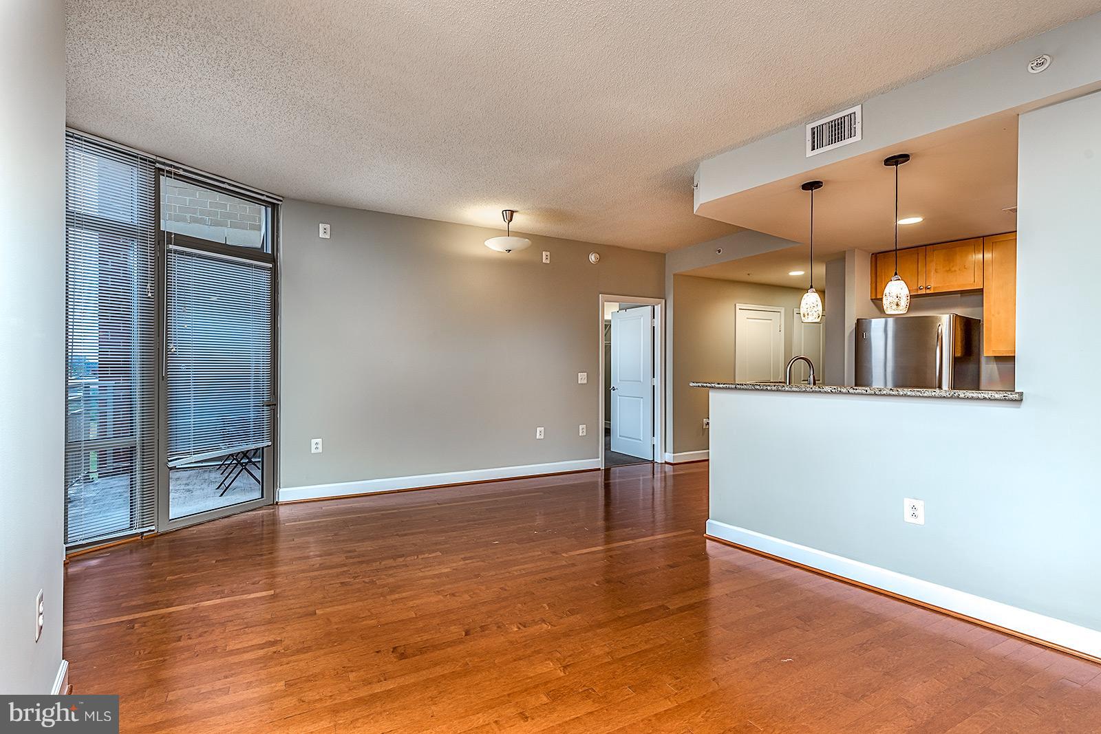 3650 South Glebe Road, Unit 666 Arlington, VA 22202 - Photo 4 of 21 Dining/Living Room