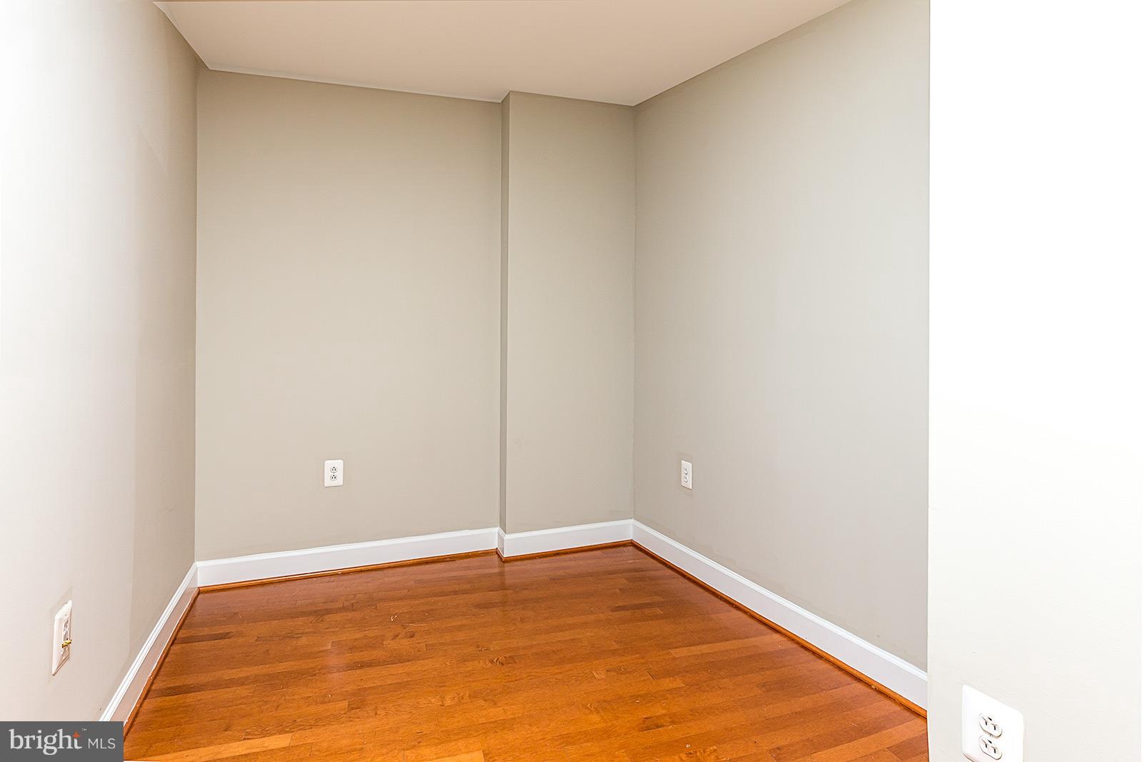 3650 South Glebe Road, Unit 666 Arlington, VA 22202 - Photo 5 of 21 Den