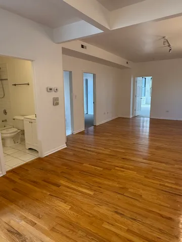 $2,000 | 5726 South King Drive, Unit 3A, Chicago, IL 60637