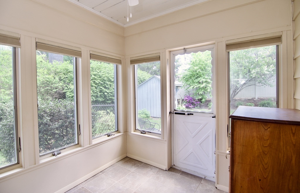 129 Chalmers Street Springfield, MA 01118 - Photo 22 of 42