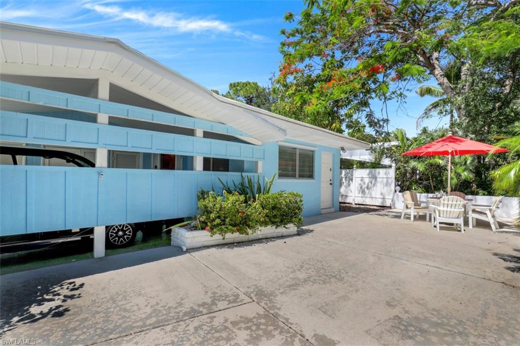 409 3rd Avenue North Naples, FL 34102 - Photo 36 of 41 a house view with a garden space